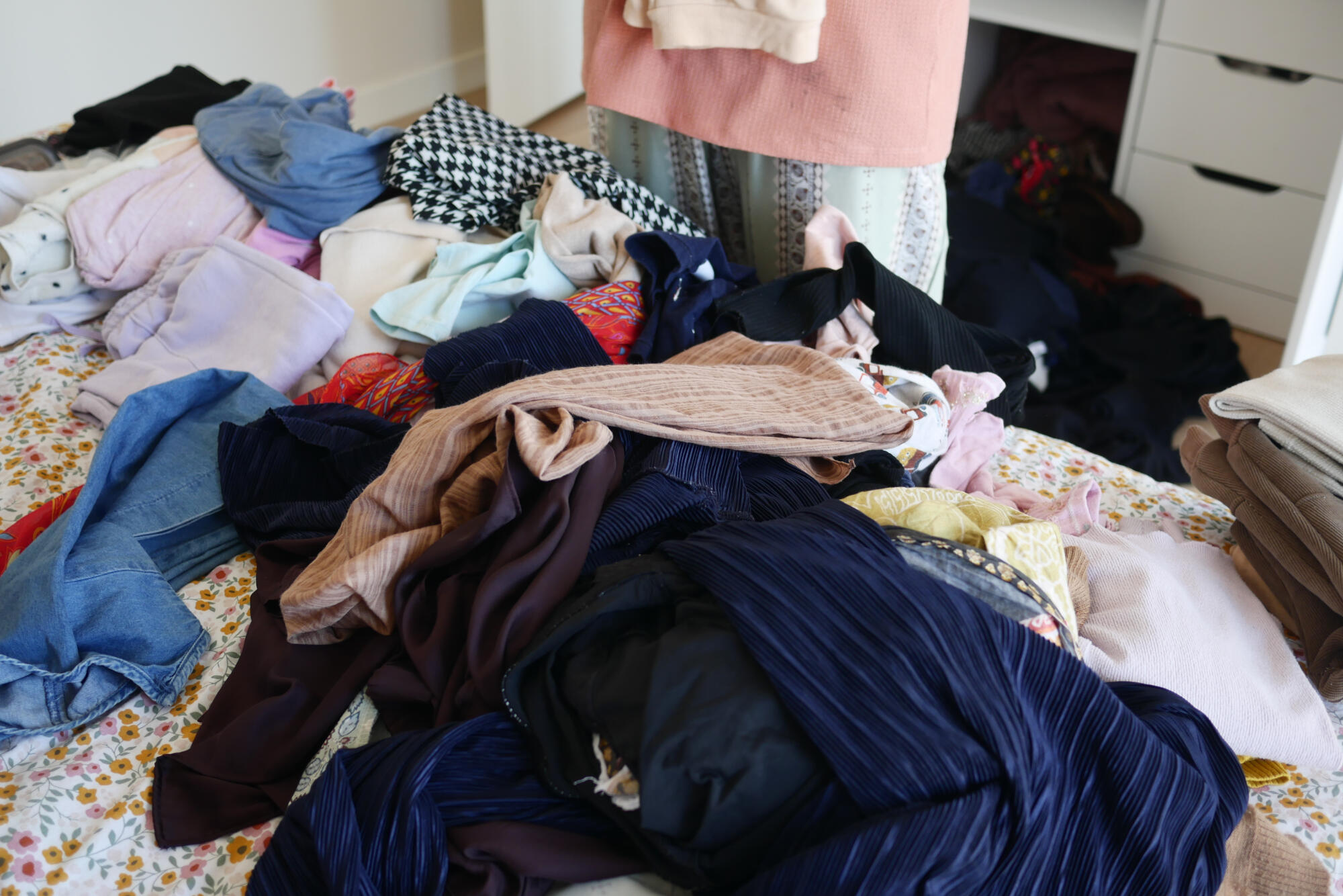 How to Stop Hoarding in Seniors: Understanding the Signs